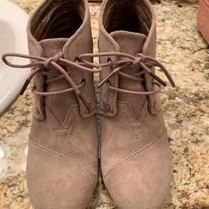 Tom's Suede Lace Up Wedge Booties Size 8.5